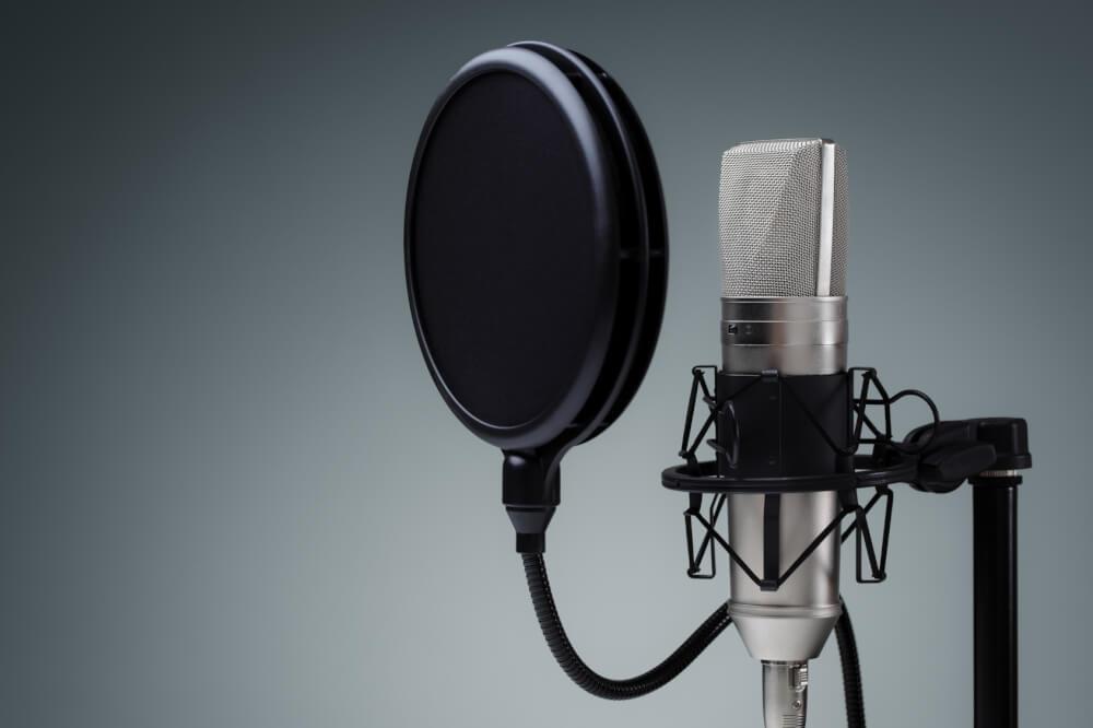 Cum să îți îmbunătățești vocea: Exerciții și sfaturi pentru a-ți dezvolta potențialul vocal și a cânta cu încredere.