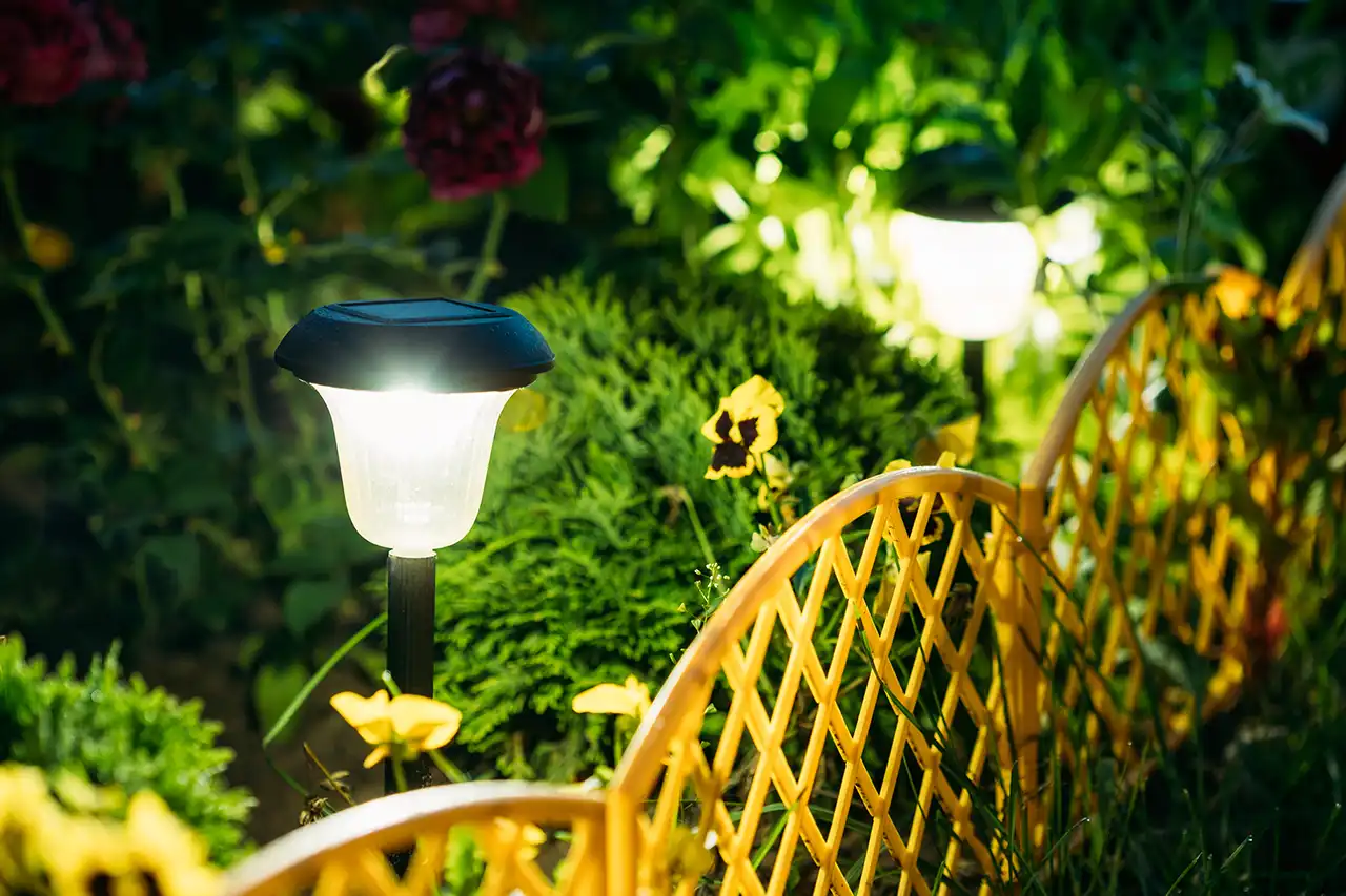 lampa solara și lămpi solare pentru grădină eficiente și decorative
