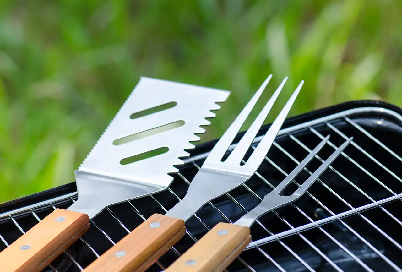 ustensile si accesorii gratar indispensabile pentru orice grill