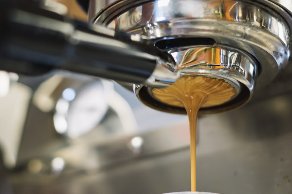 Espressorul portabil, accesoriul de baza al iubitorilor de cafea care calatoresc