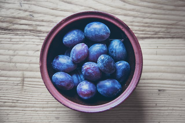 Puterea prunelor: Avantajele consumului lor