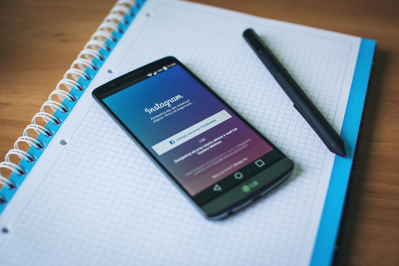 Cum să îți construiești o identitate vizuală puternică pe Instagram