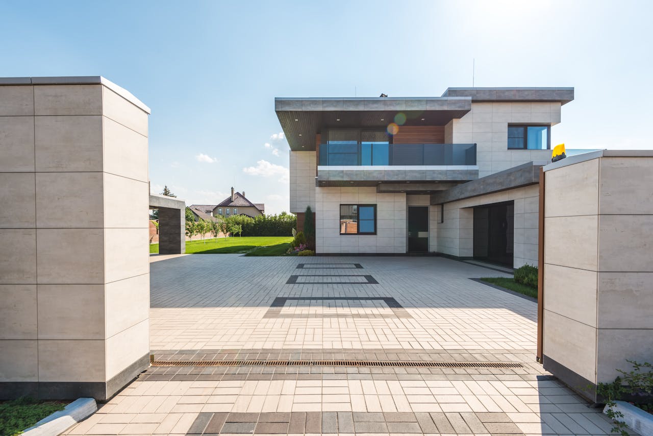 Alegerea materialelor potrivite pentru renovarea exterioară